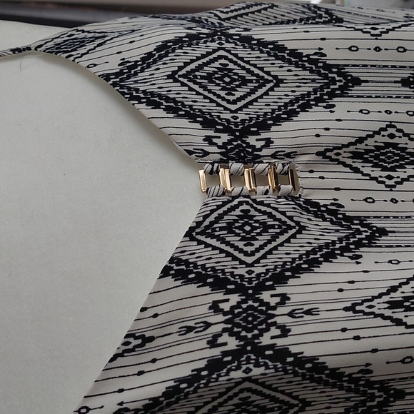 dynamite Top - Picture 2 of 3